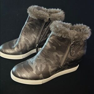 Women's Faux Fur Lined Ankle Boots